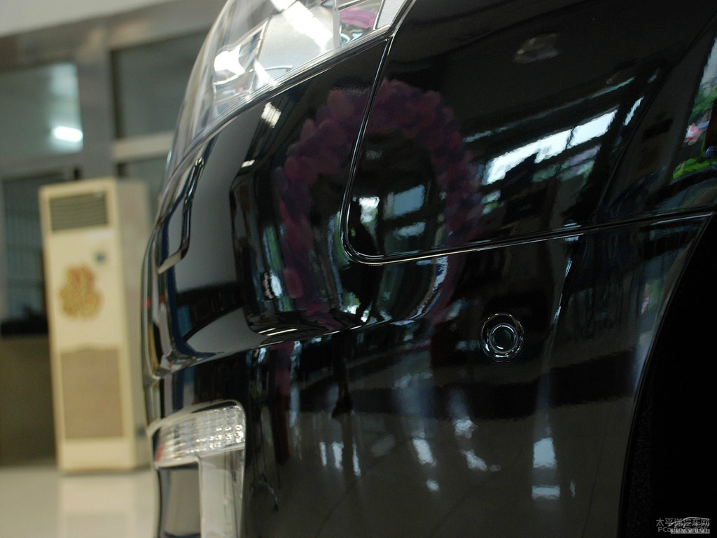 碳晶黑標(biāo)致508車身外觀圖片