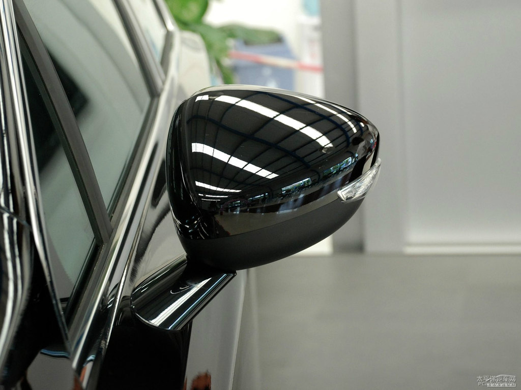 碳晶黑標(biāo)致508車身外觀圖片