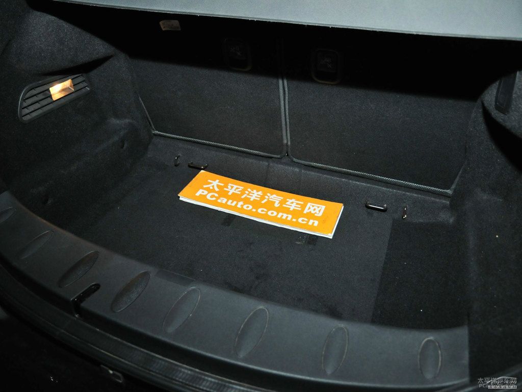 熱巧克力色MINI CLUBMAN后備廂空間圖片
