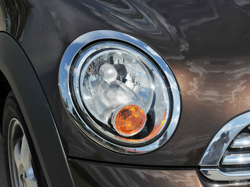 熱巧克力色MINI CLUBMAN車頭外觀圖片