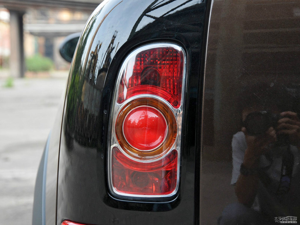 熱巧克力色MINI CLUBMAN車尾外觀圖片