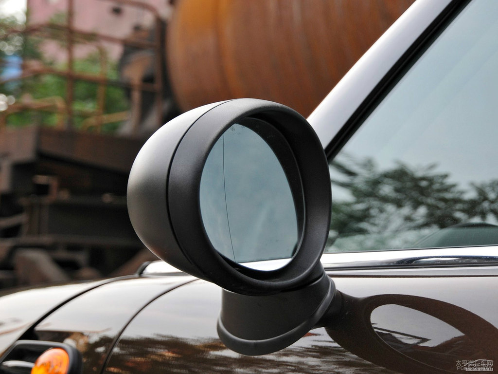 熱巧克力色MINI CLUBMAN車身外觀圖片
