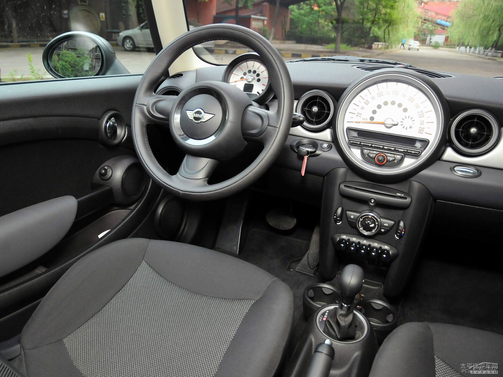 熱巧克力色MINI CLUBMAN中控內(nèi)飾圖片