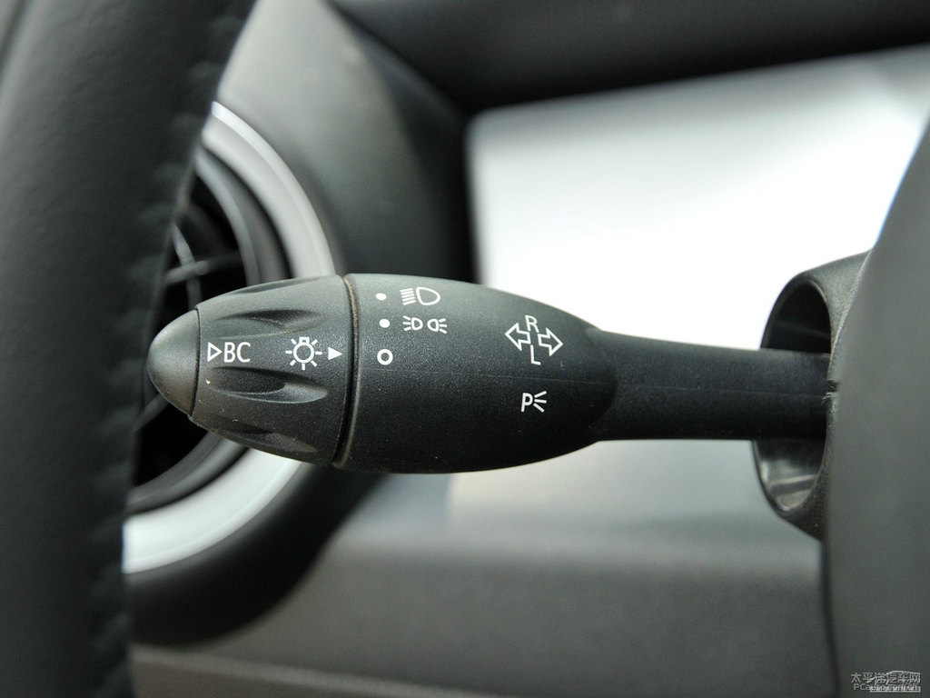 熱巧克力色MINI CLUBMAN中控內(nèi)飾圖片