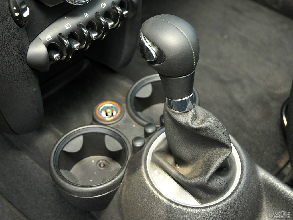 熱巧克力色MINI CLUBMAN中控內(nèi)飾圖片