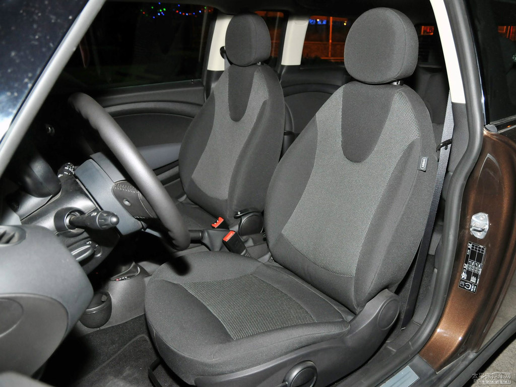 熱巧克力色MINI CLUBMAN座椅內(nèi)飾圖片