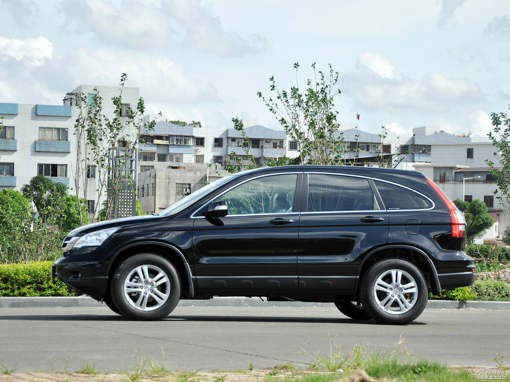 彩晶黑本田CR-V外觀圖片