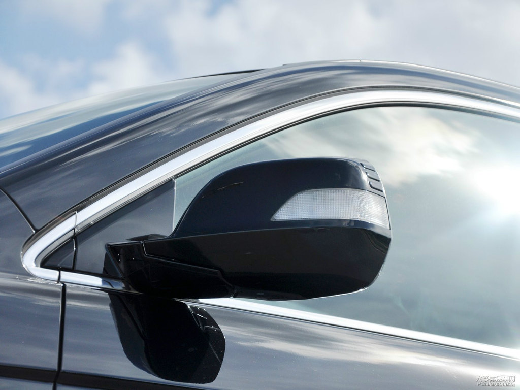 彩晶黑本田CR-V外觀圖片