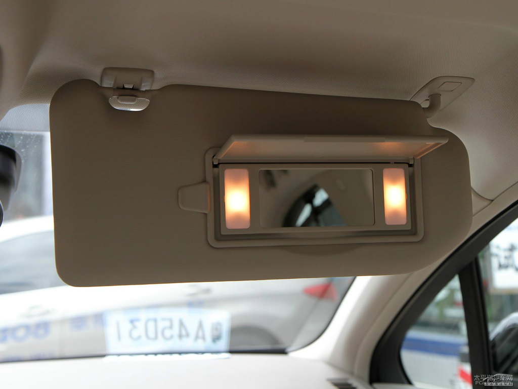 碳晶黑標(biāo)致508車廂內(nèi)飾圖片