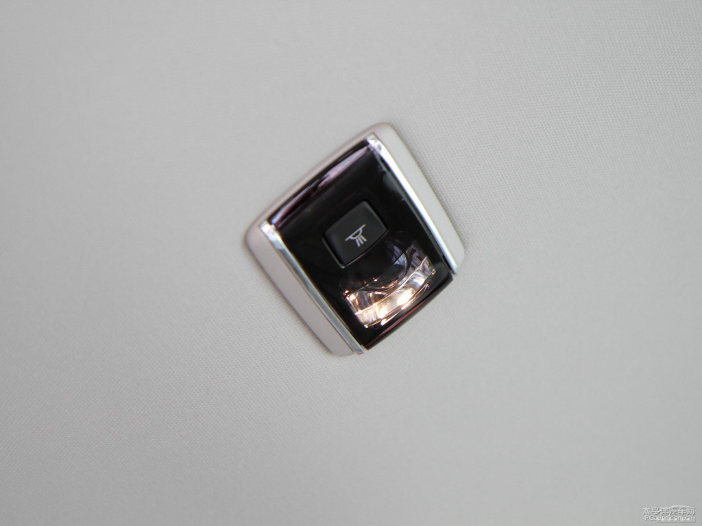 碳晶黑標(biāo)致508車廂內(nèi)飾圖片