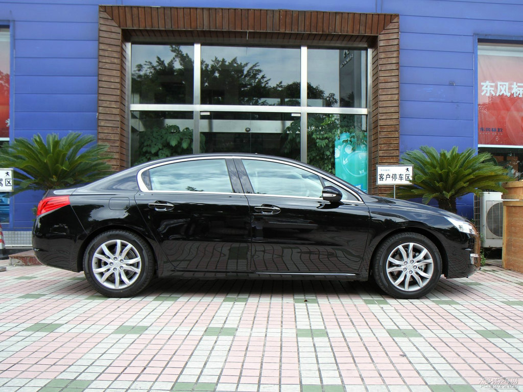 碳晶黑標(biāo)致508整車(chē)外觀外觀圖片