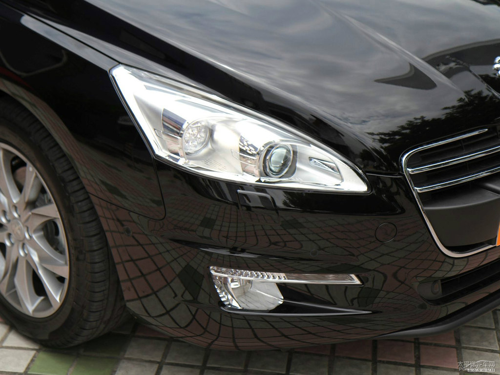 碳晶黑標(biāo)致508車頭外觀圖片