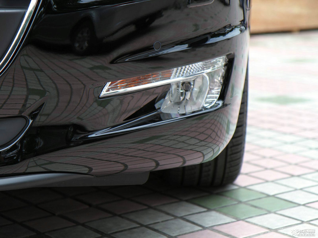 碳晶黑標(biāo)致508車頭外觀圖片