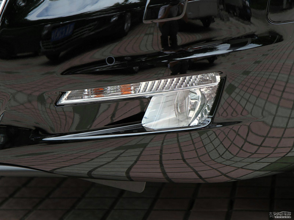 碳晶黑標(biāo)致508車頭外觀圖片