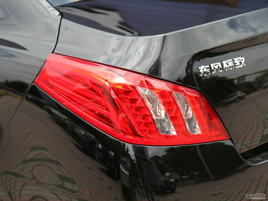 碳晶黑標(biāo)致508車尾外觀圖片