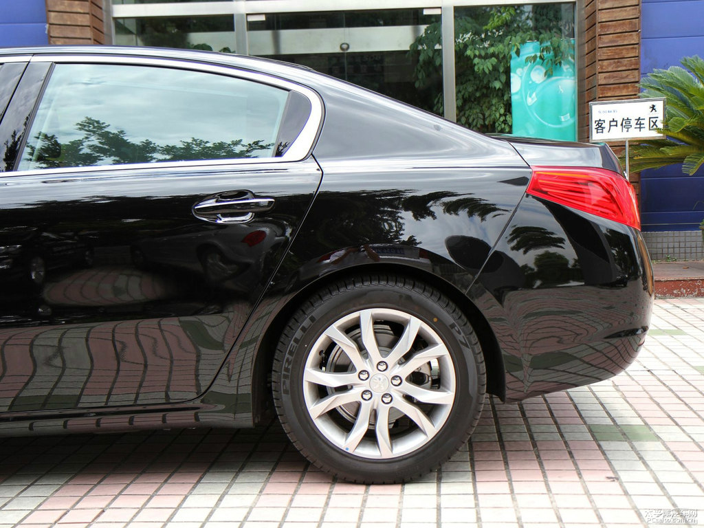 碳晶黑標(biāo)致508車(chē)身外觀圖片