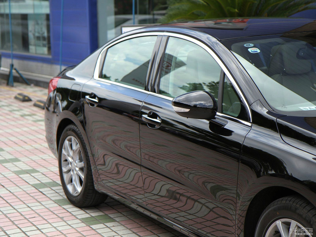 碳晶黑標致508車身外觀圖片