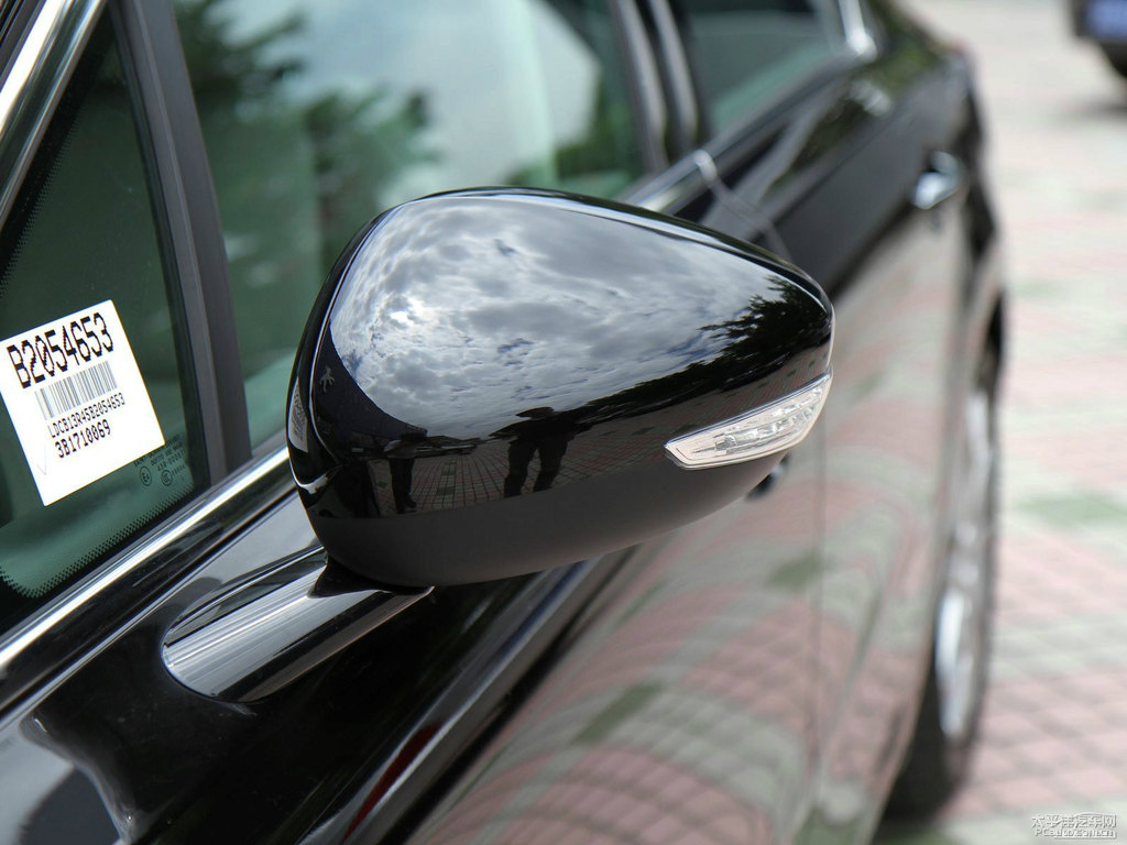 碳晶黑標(biāo)致508車身外觀圖片
