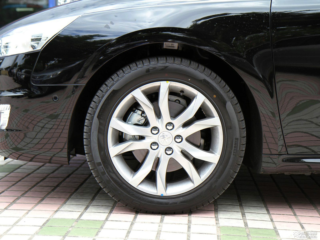 碳晶黑標(biāo)致508車身外觀圖片