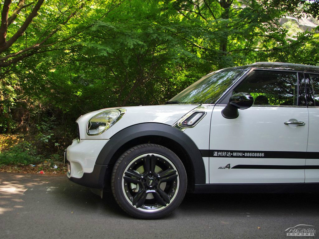 ɫMINI COUNTRYMAN܇^DƬ
