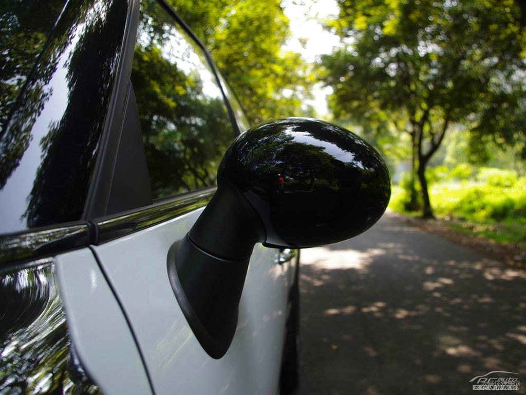 ɫMINI COUNTRYMAN܇^DƬ
