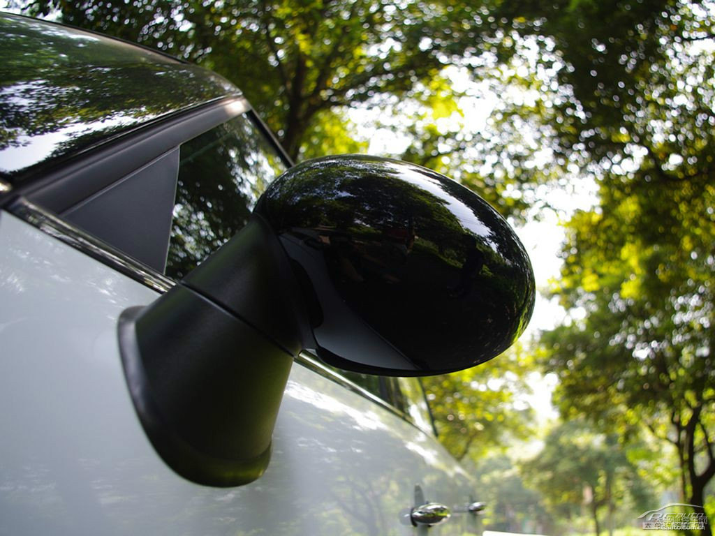 ɫMINI COUNTRYMAN܇^DƬ
