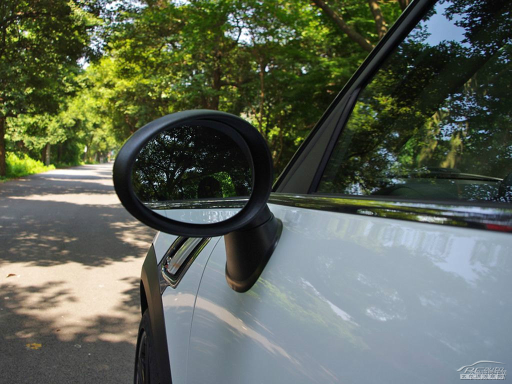 ɫMINI COUNTRYMAN܇^DƬ