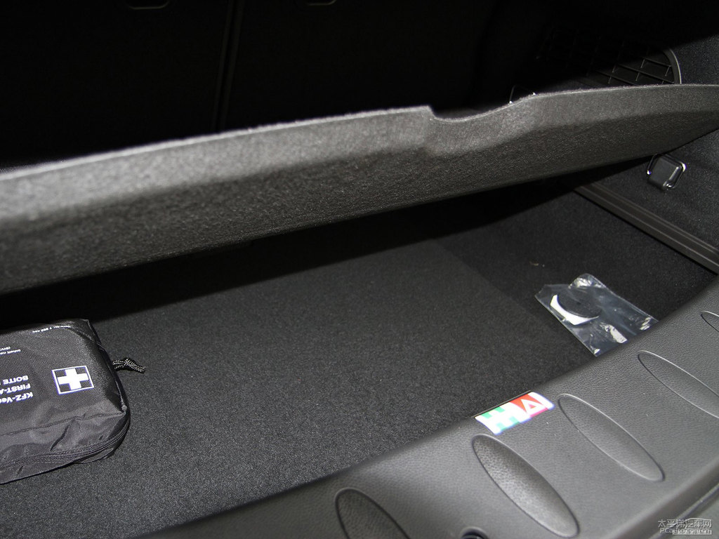 子夜黑MINI CLUBMAN后備廂空間圖片