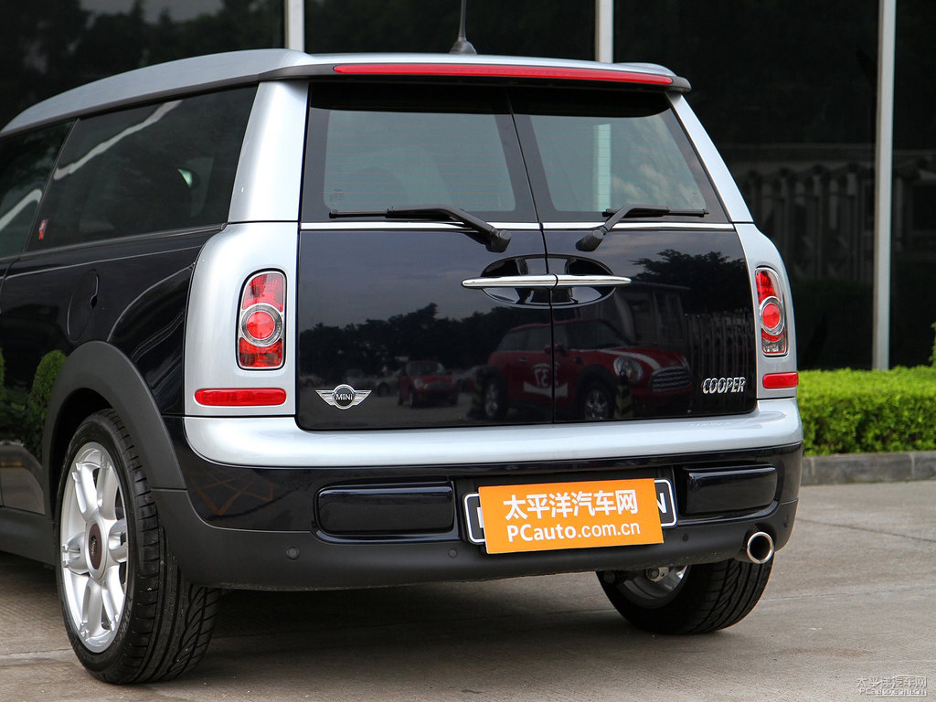 子夜黑MINI CLUBMAN車尾外觀圖片