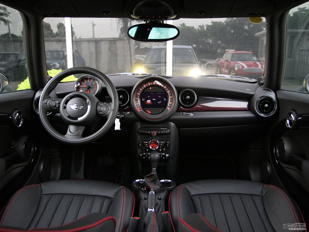 子夜黑MINI CLUBMAN中控內(nèi)飾圖片