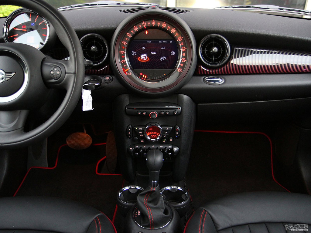子夜黑MINI CLUBMAN中控內(nèi)飾圖片