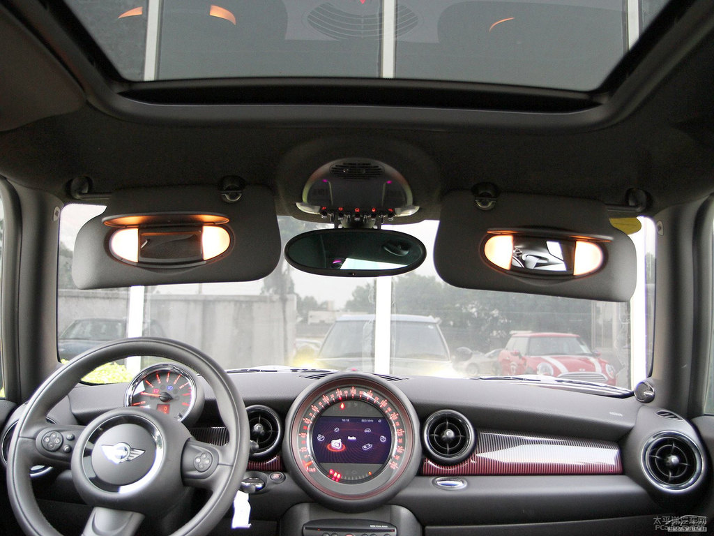 子夜黑MINI CLUBMAN車廂內(nèi)飾圖片