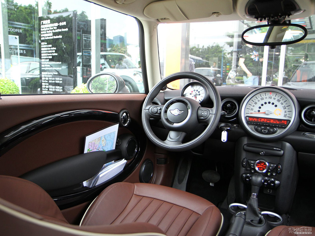 白銀色MINI CLUBMAN中控內(nèi)飾圖片