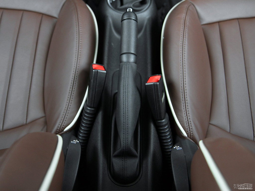 白銀色MINI CLUBMAN中控內(nèi)飾圖片