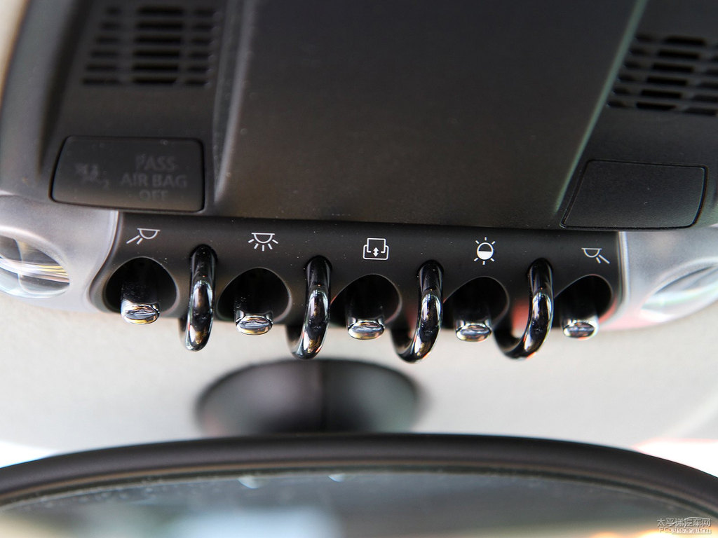 白銀色MINI CLUBMAN車廂內(nèi)飾圖片