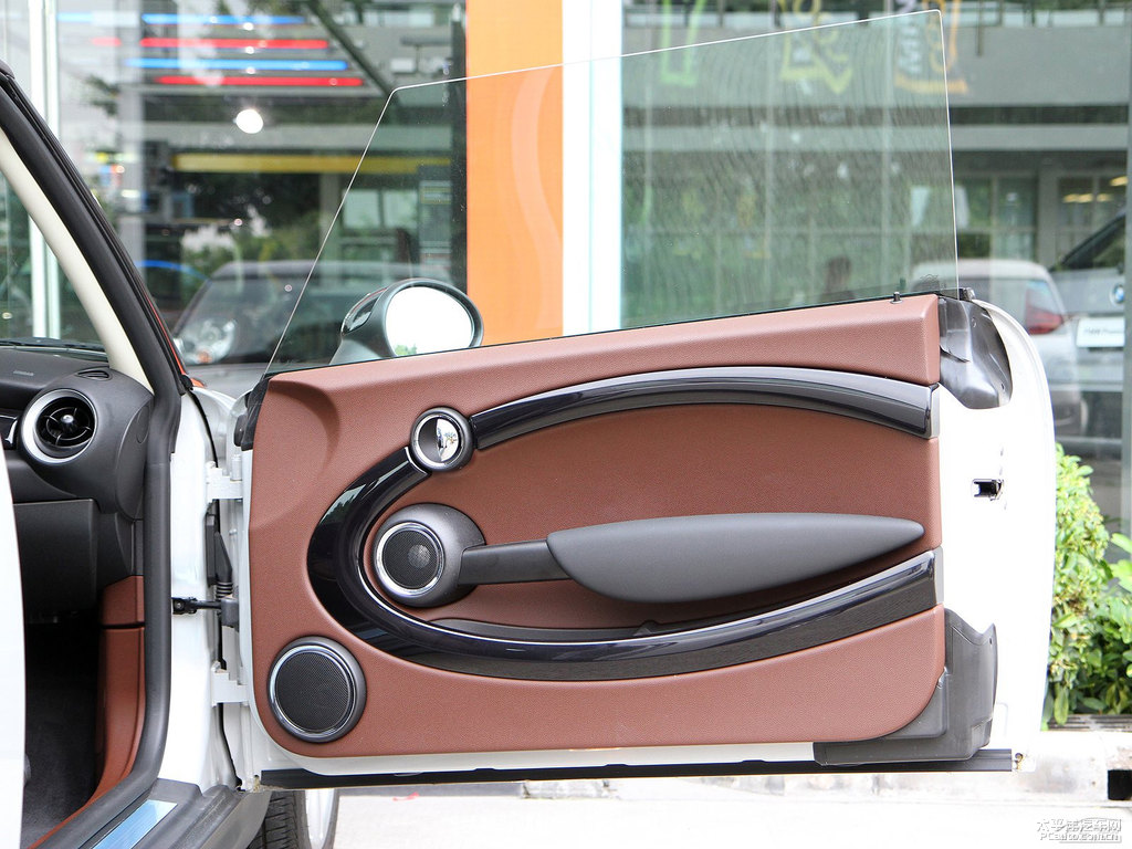 白銀色MINI CLUBMAN車廂內(nèi)飾圖片