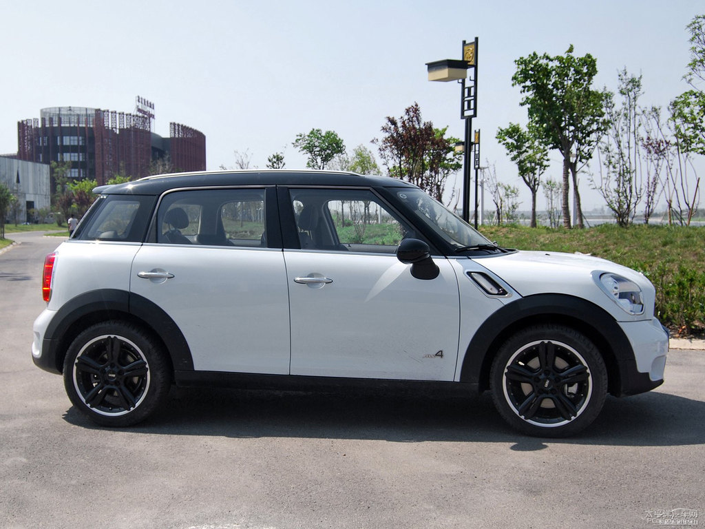 ɫMINI COUNTRYMAN܇^^DƬ