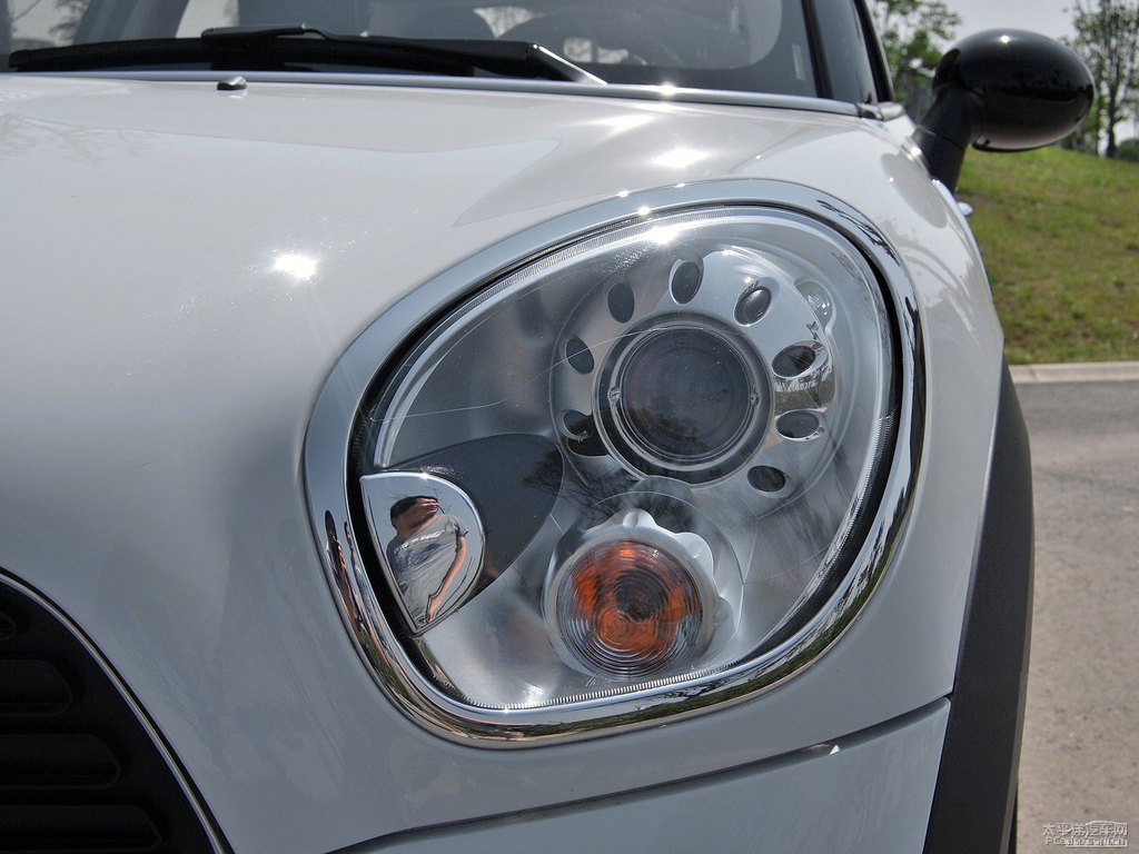 ɫMINI COUNTRYMAN܇^^DƬ