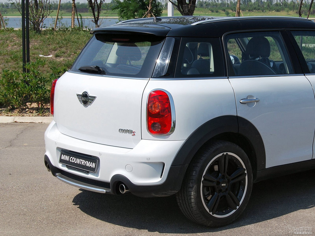 ɫMINI COUNTRYMAN܇β^DƬ