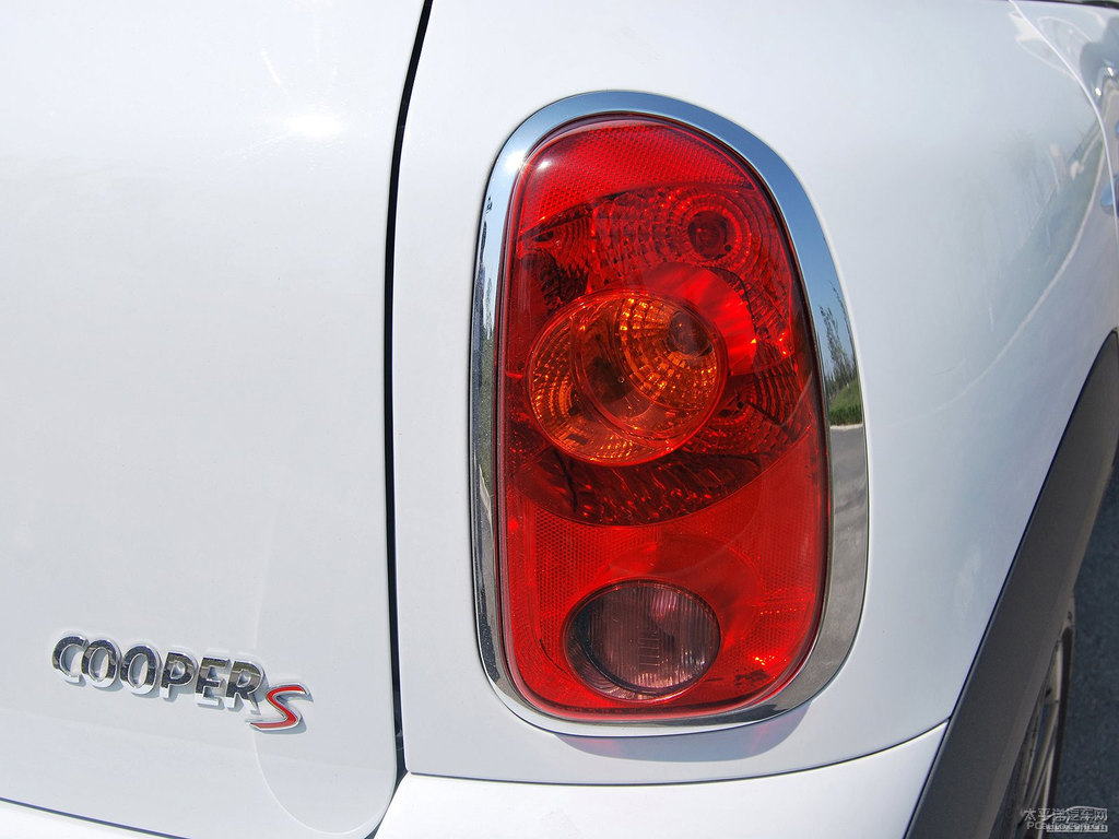 ɫMINI COUNTRYMAN܇β^DƬ