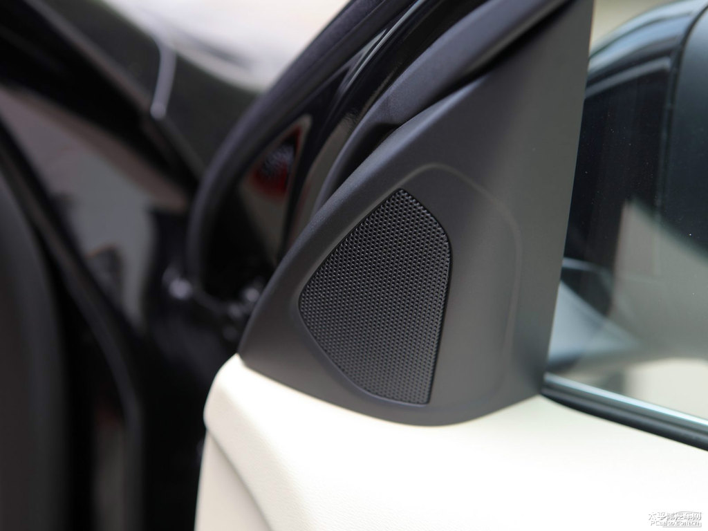 亮黑藍(lán)金屬漆沃爾沃S60(進(jìn)口)內(nèi)飾圖片