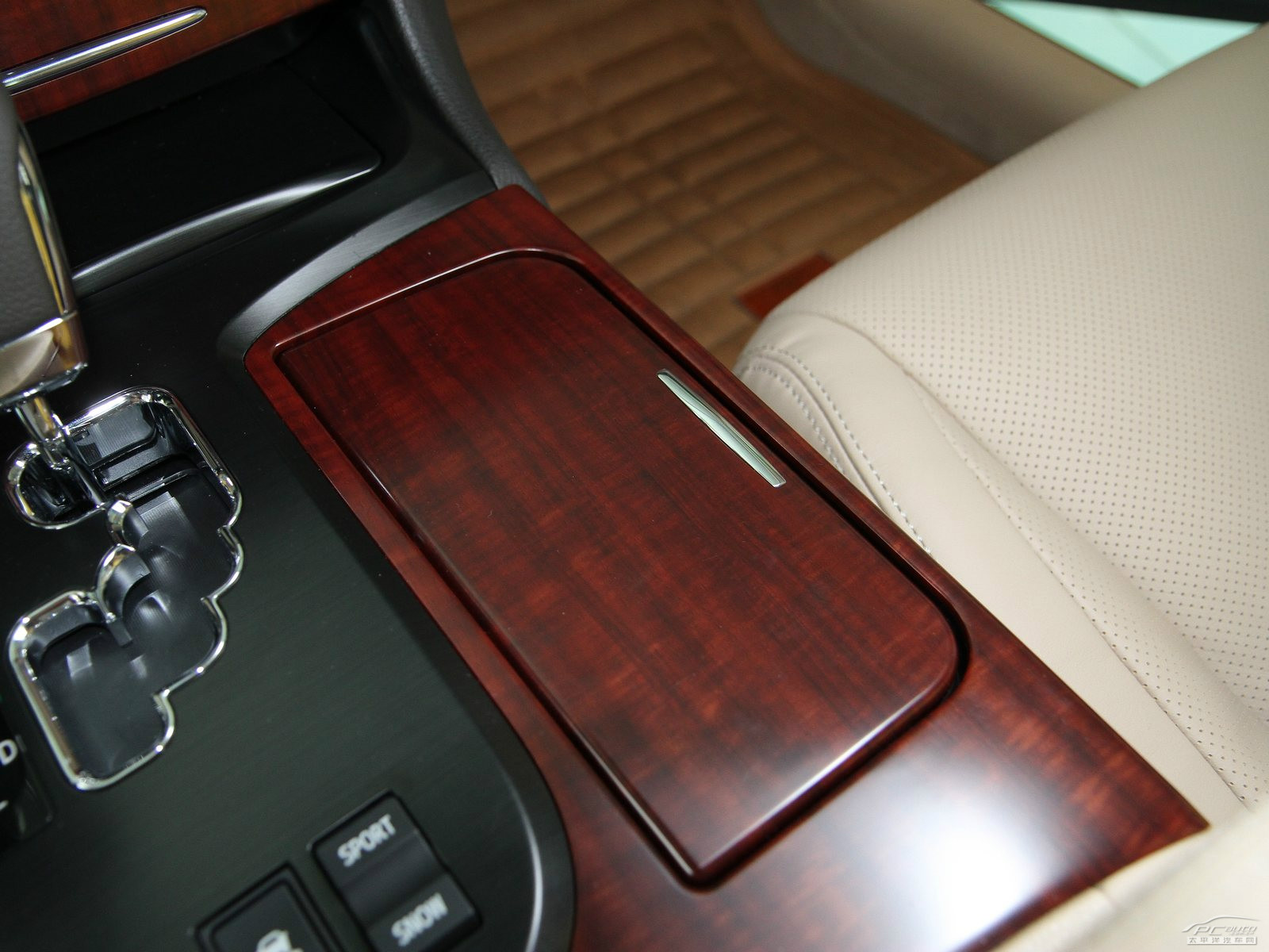 皇冠內(nèi)飾高清大圖