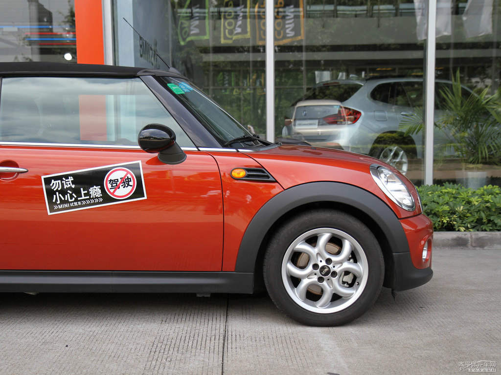 ɫMINI CABRIO܇(ch)^DƬ