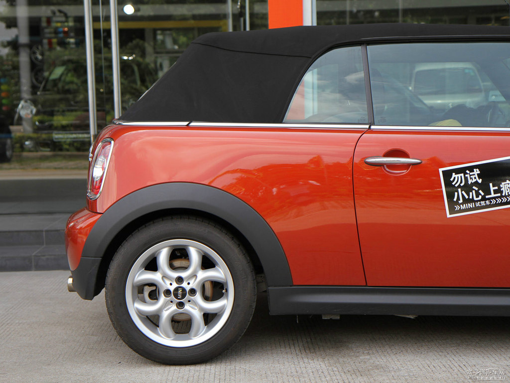 ɫMINI CABRIO܇(ch)^DƬ