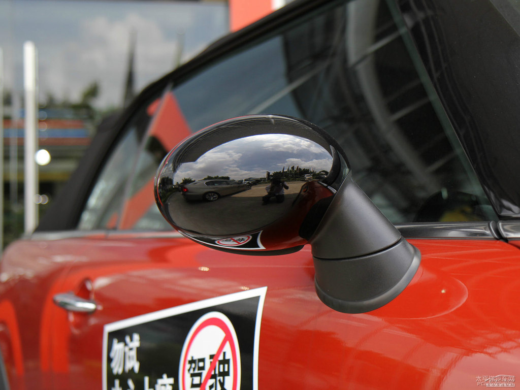 ɫMINI CABRIO܇^DƬ