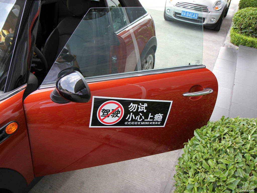 ɫMINI CABRIO܇^DƬ