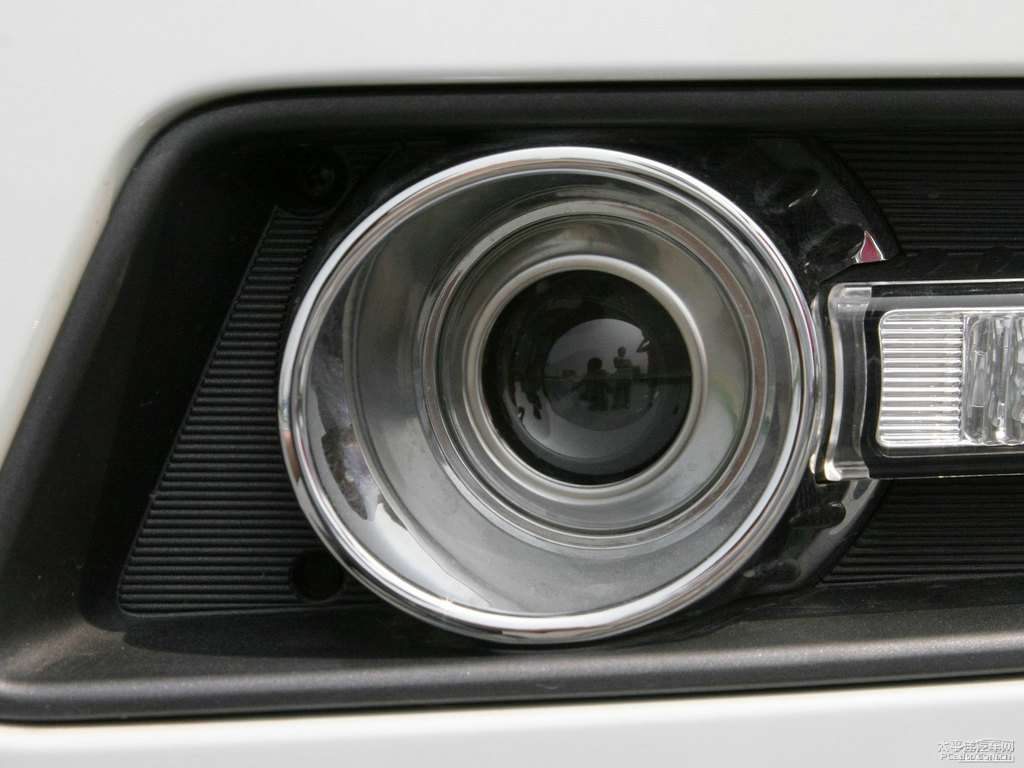 ɰ׼{ǽݴ7 SUV^DƬ