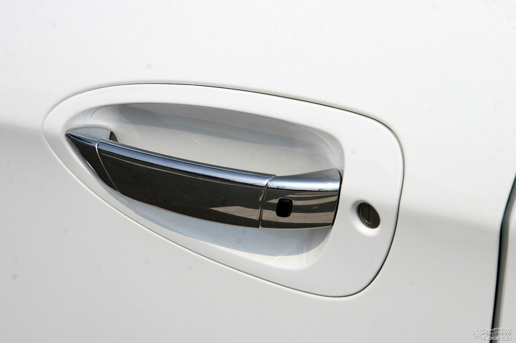 ɰ׼{ǽݴ7 SUV^DƬ