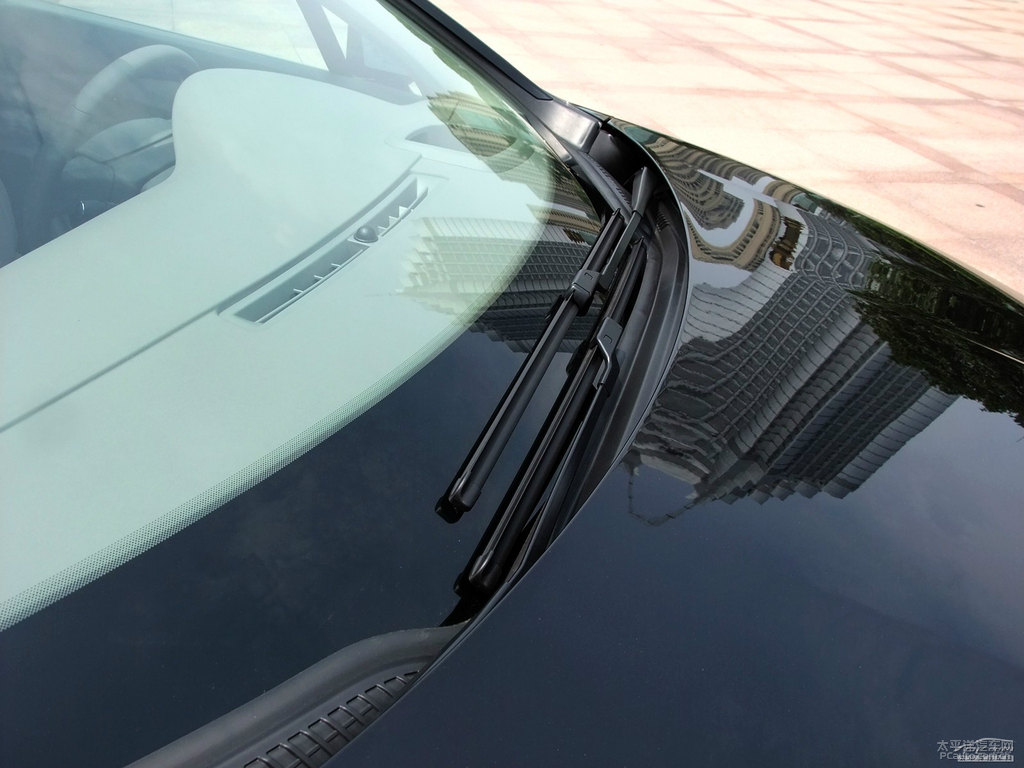 碳晶黑標(biāo)致508車身外觀圖片