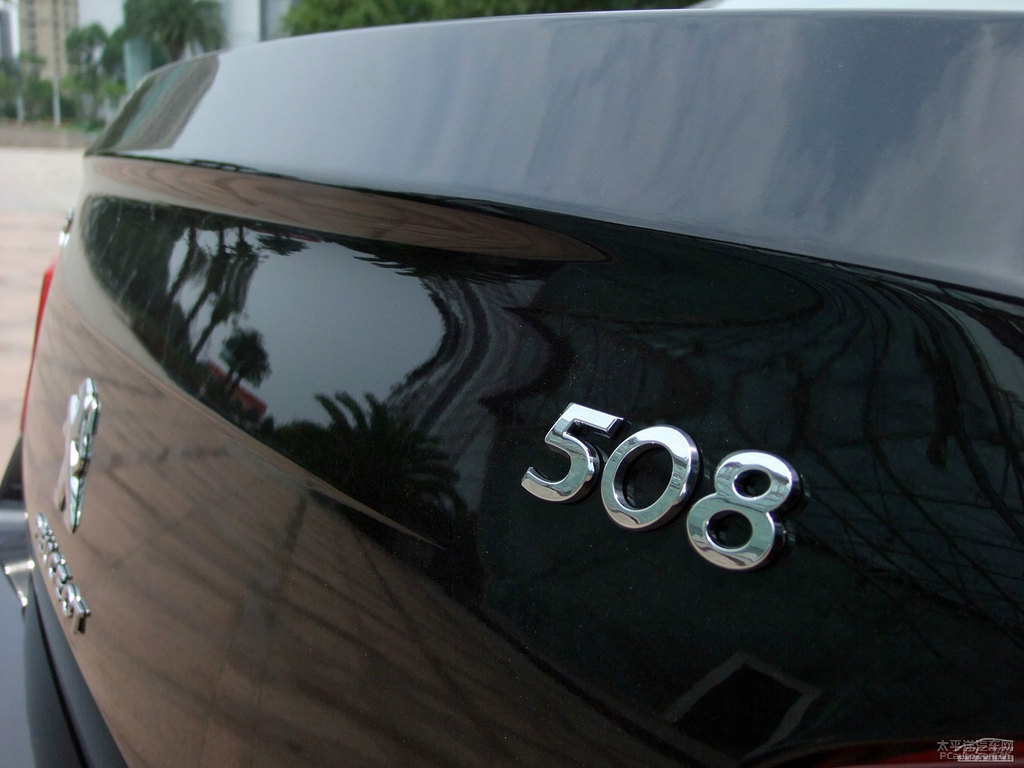碳晶黑標(biāo)致508車尾外觀圖片
